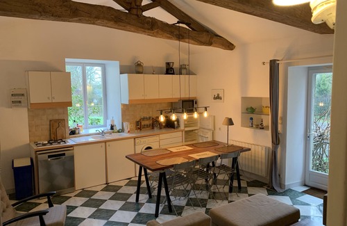 Sainte-Pazanne House | Séjour Merveilleux Dans une Aile Rénovée D'une Propriété à la Campagne