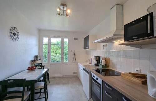 Saint-Gaultier House | Séjour paisible en bord de rivière avec accès privé, pêche en barque et jardin clos - tout inclus ! - FR-1-591-595