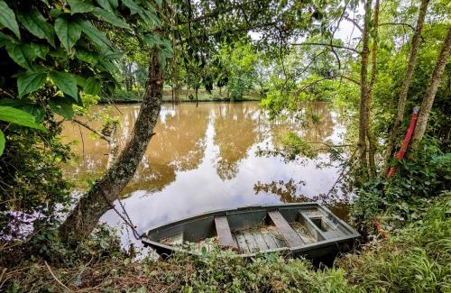 Saint-Gaultier House | Séjour paisible en bord de rivière avec accès privé, pêche en barque et jardin clos - tout inclus ! - FR-1-591-595