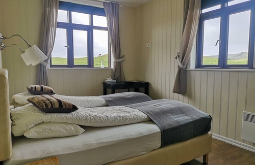 Ytri Solheimar House | Sólheimahjáleiga Guesthouse