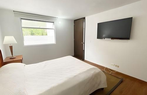 Santa Ana Apartment | Súper Apartamento TV, Wi Fi y parqueadero gratis