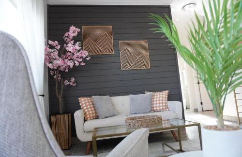 Crescent Beach House | SōLE #3-2BD 2BTH-1250sqft-Riverview-Quite