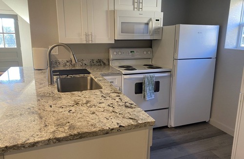 Baker Apartment | S Broadway 2 bed getaway w Parking - 98 walk score