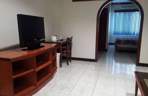 Malakal Island Hotel | S & C Hotel Suites And Apartments