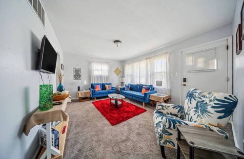 Cleveland House | S Cleveland 2 bedroom 1 bath home near Maple Heights