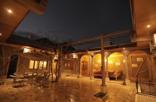Samarkand House | "S e a s o n S"