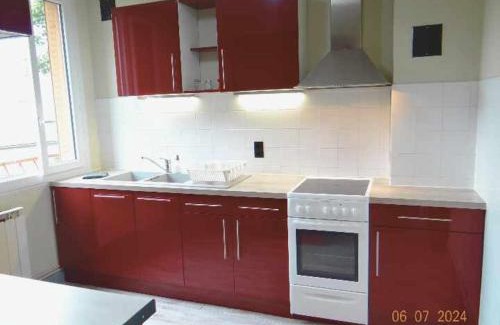 Egliseneuve-d'Entraigues Apartment | S-e-r-a-l-y 2