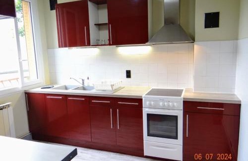 Egliseneuve-d'Entraigues Apartment | S-e-r-a-l-y 2