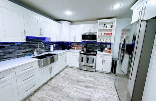 West Palm Beach House | S&H Unlimited West Palm Beach Private 3 Bedroom House