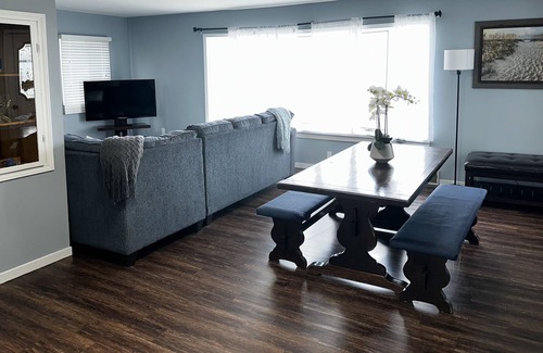 Au Gres House | S'more Beach sleeps up to 15 people located on Lake Huron Sandy beach!