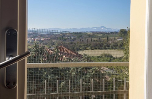 Sirolo Apartment | S034 - Sirolo, tastefully furnished four-room apartment in the center