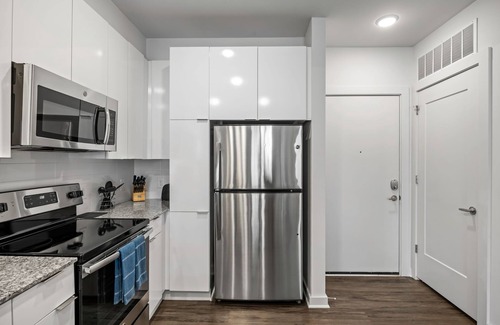 Midtown Apartment | (S1BB) Enjoy a Full Kitchen in an Affordable 1-BR near Piedmont Park