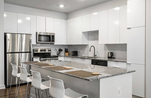 Midtown Apartment | (S2BA) Modern 2-BR, Walkable in Midtown, 1 Block from MARTA