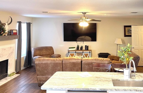 San Antonio House | SA Escape near Seaworld, Fiesta Tx, Lackland AFB