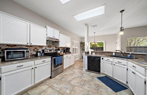 North San Antonio - SAT House | Sa Golf Home Nr Six Flags Wi-fi Bbq Games