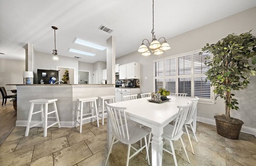 North San Antonio - SAT House | SA Golf Home Nr Six Flags | Wi-Fi | BBQ | Games