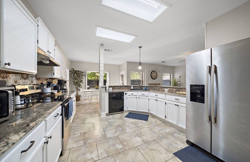 North San Antonio - SAT House | SA Golf Home Nr Six Flags | Wi-Fi | BBQ | Games