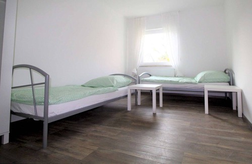 Sankt Augustin Apartment | SA04 Apartment in Sankt Augustin with bathroom and LED TV