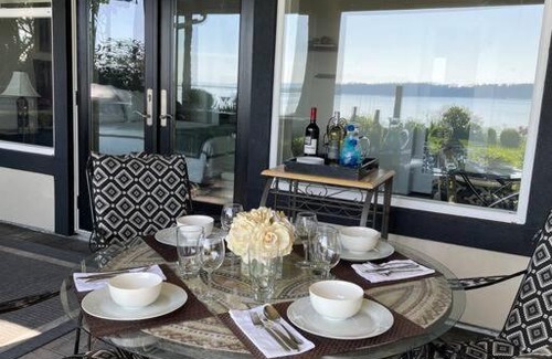 Saanichton Villa | Saanichton Waterfront 2BR suite with superb views