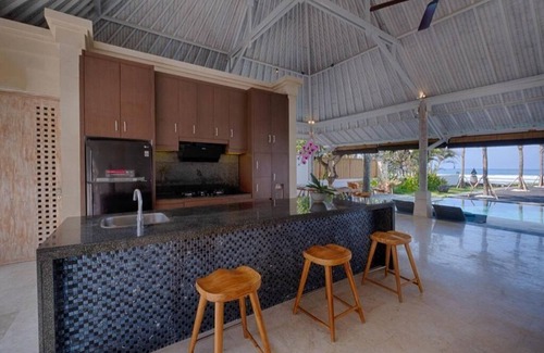 Saba House | Saba 5BR stunning Private Beach Front + Hot Tub+Breaskfast AT