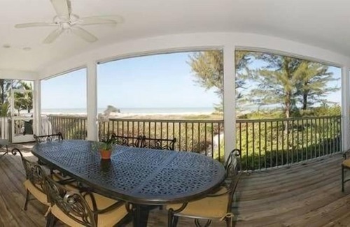 Wulfert House | Saba Winds Beachfront!