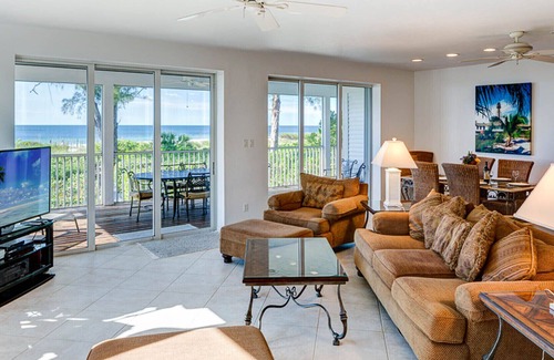 Wulfert House | Saba Winds Beachfront!