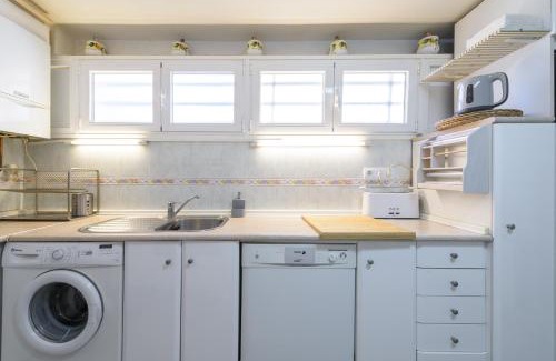 Fuencarral Apartment | Sabadell calle, casa familiar de 3 dormitorios con terraza junto metro Fuencarral