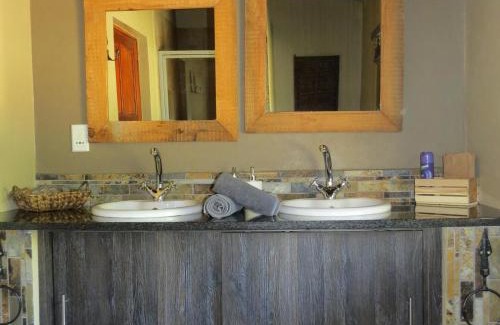 Madibeng Cabin | Sable Ranch Bush Lodge
