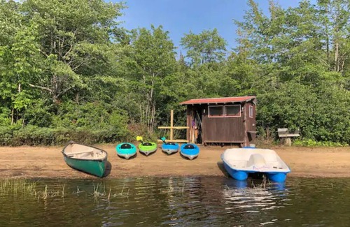 Lake Pleasant House | Sacandaga Lakehouse with 300’ direct lakefront!