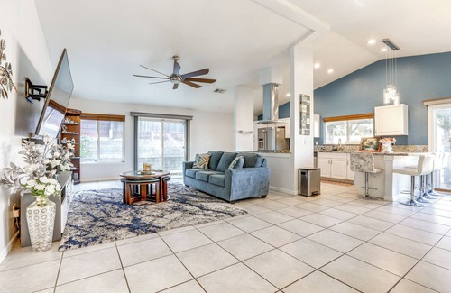 Foothill Farms House | Sacramento Home w/Pool Near Dtwn: Pets Welcome!