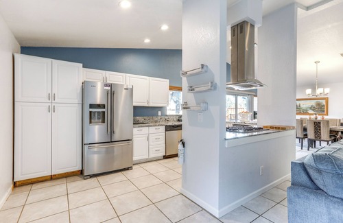 Foothill Farms House | Sacramento Home w/Pool Near Dtwn: Pets Welcome!