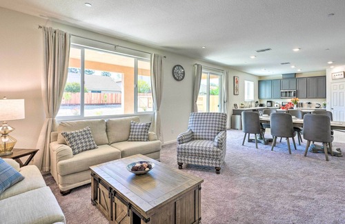 Hood House | Sacramento Retreat w/Yard ~ 13 Mi to Dtwn!