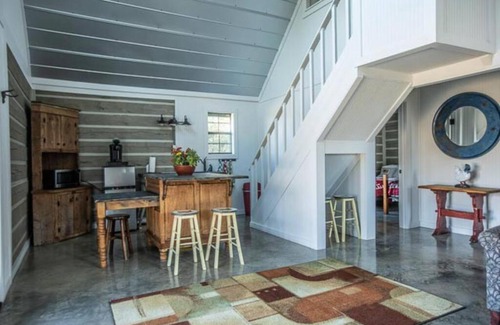 Fayetteville House | Saddle Creek Cabins