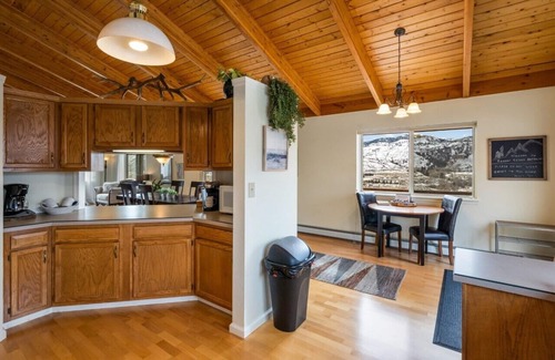 Gardiner House | Saddle Ridge Retreat