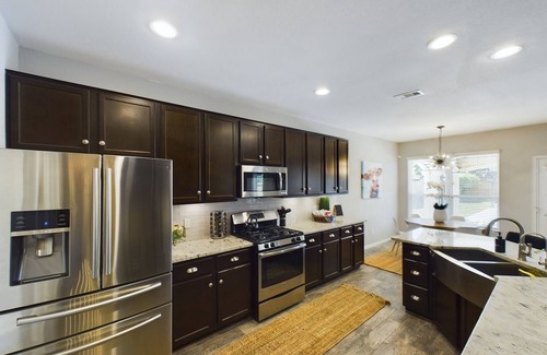 Houston House | Saddle & Spurs BNB - with heated pool