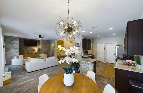Houston House | Saddle & Spurs BNB - with heated pool