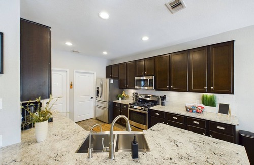 Houston House | Saddle & Spurs BNB - with heated pool