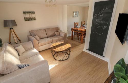 Clynderwen House | Saddlers Cottage, Berllandeg Farm