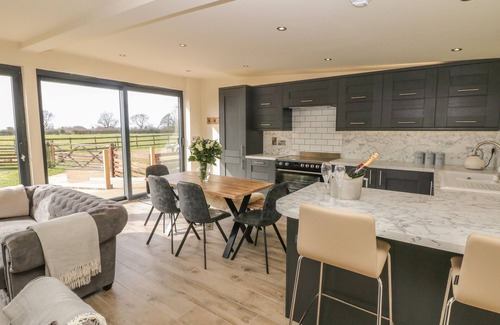 Fulford Cottage | SADDLERS, pet friendly, with hot tub in Fulford