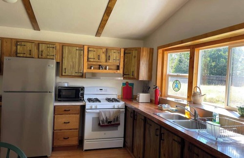 Saddlestring House | Sadie's Place, Two Bedroom tucked into paradise.