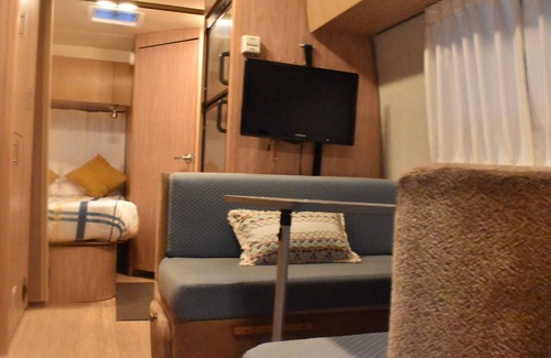 Lakehead-Lakeshore House | Safari Airstream