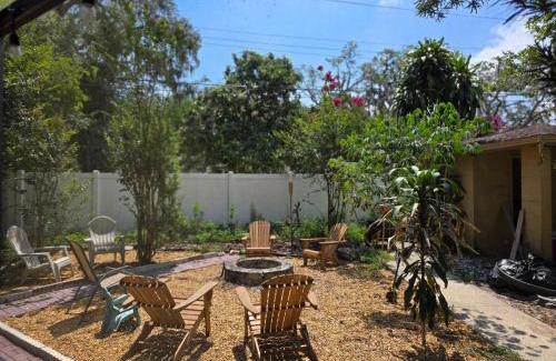 Temple Terrace House | Safari King Suite By Busch Gardens with Pool