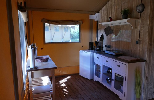 Gro Leuthen RV Rental | Safari Lodge