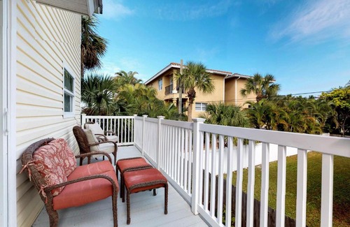 Bradenton Beach Apartment | Safari Suite
