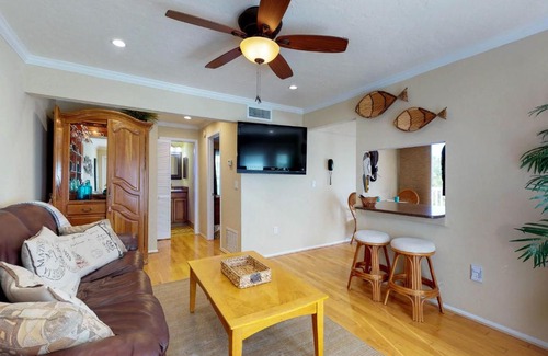 Bradenton Beach Apartment | Safari Suite
