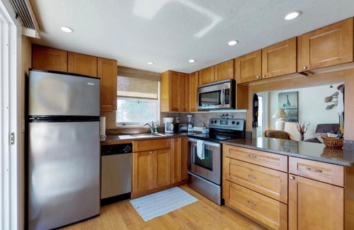 Bradenton Beach Apartment | Safari Suite