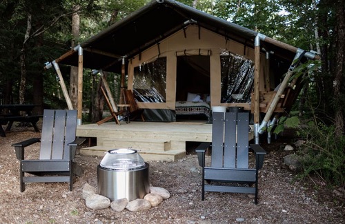 Thornton RV Rental | Safari Tent Site 6 | 1 Queen Bed & 1 Twin Bed | Pond View