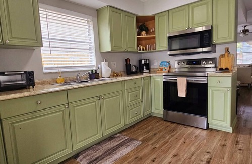 Terrace Park House | Safari Vibes – Near Busch Gardens, USF & Hard Rock Casino - 6 Guests