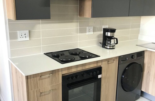 Greater Johannesburg Metropolitan Area Apartment | Safe and clean apartment in Greenstone Hill close to Gautrain Station.