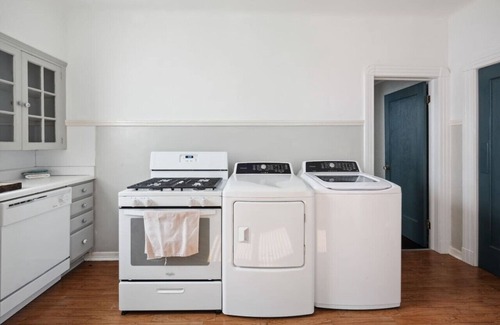 Jefferson House | Safe & Center of NOLA Loft - walk to Ochsner!